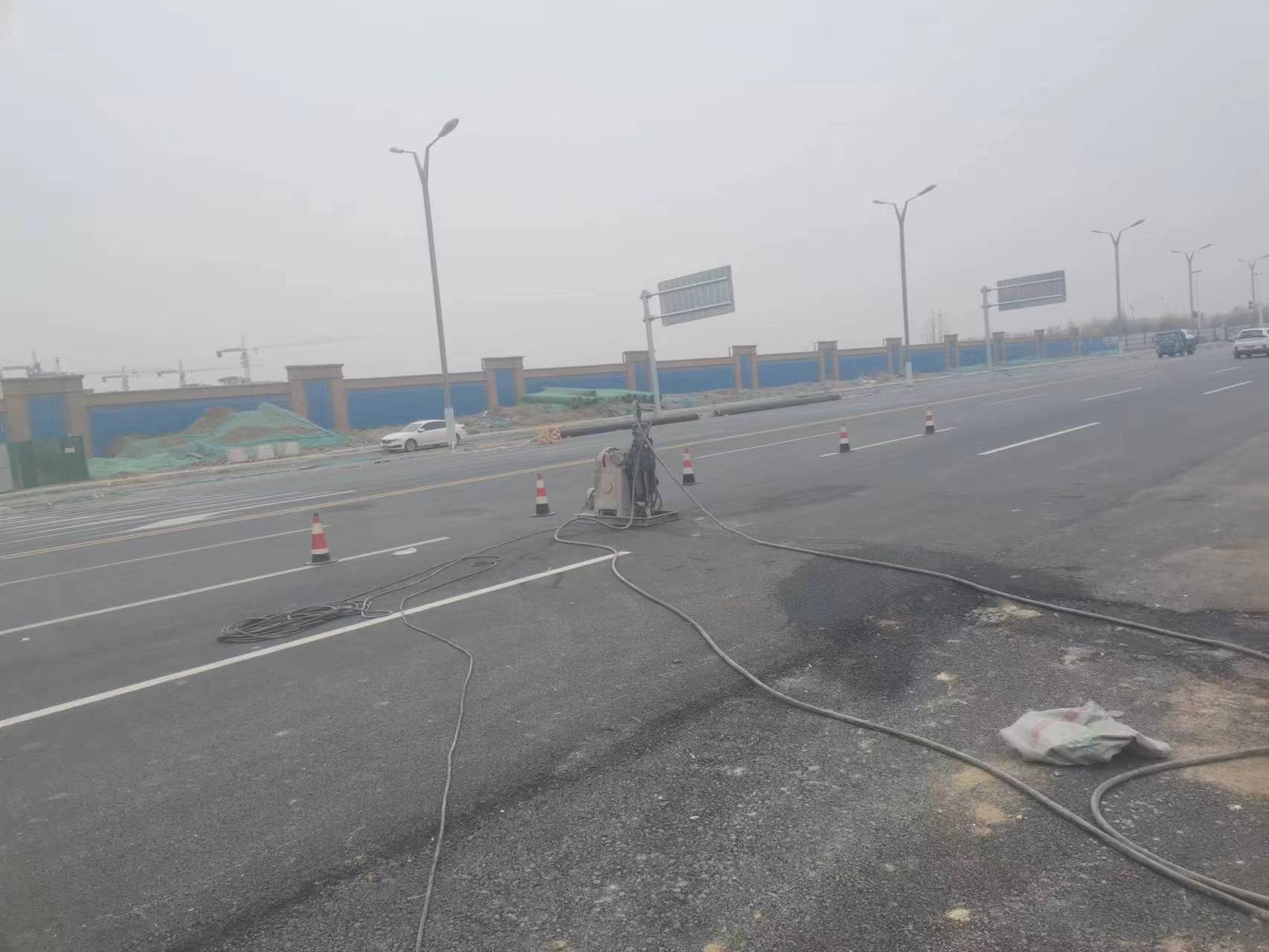 齐干却勒街道马路注浆